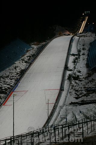 007 skakalnica